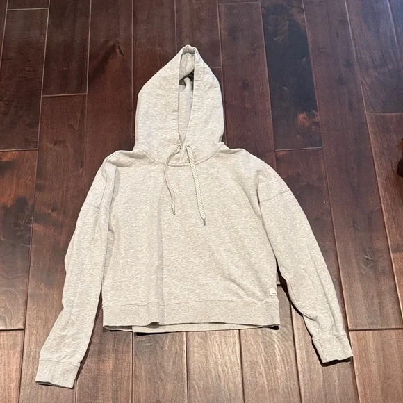 Vuori Women's Light Gray Hoodie - Picture 1 of 2
